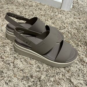 Crocs Brooklyn Low Wedge